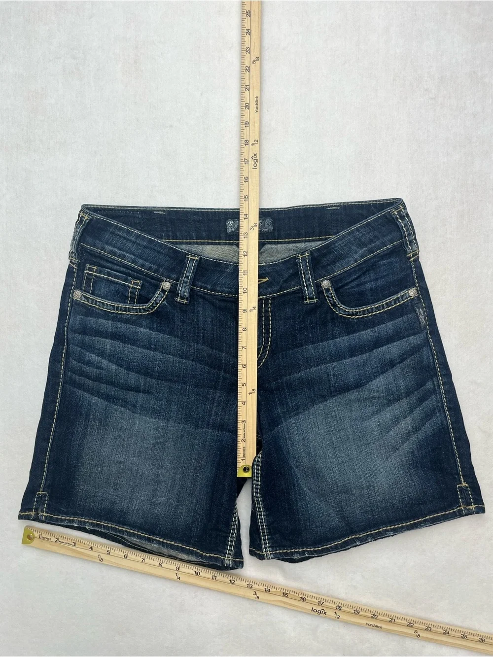 Silver Jeans Co Womens Dark Wash Denim Mid Rise Cutoffs Suki Shorts Size 14